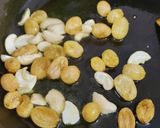 A picture of step 3 of Poha prasadum.