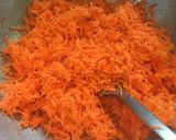 A picture of step 3 of Gajar Halwa.