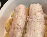 Foto del paso 2 de la receta Merluza gratinada en cama de patata
