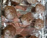 A picture of step 2 of Polpette in sugo - meatballs in a tomato sauce.