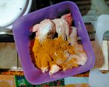 Foto langkah ke 1 dari resep Ayam Bumbu Kunyit Cabe Ijo.