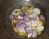 A picture of step 3 of Okra Do Pyaza.