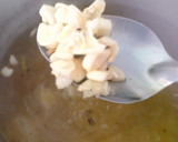 Foto del paso 3 de la receta: Pozole blanco de pollo (con maíz precocido)
