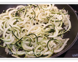 Foto del paso 2 de la receta: Espaguetis de calabacín con atún