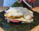 A picture of step 3 of Onigirazu.