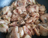 Foto del paso 5 de la receta: Contramuslos de pollo en salsa de ostras