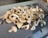 Une image de l'étape 14 de Rouelle de porc confite aux pommes de terre, carottes et champignons.
