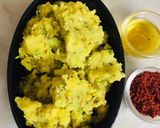 A picture of step 2 of Rice flour spicy khichu.