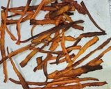 A picture of step 7 of Carrot Peel Crispy Crunchy Chips 🥕😋.