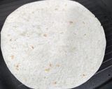 Foto del paso 3 de la receta: 🌯Wrap de tortilla francesa, tomate, aguacate y salsa siracha
