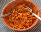 Foto del paso 4 de la receta: Ensalada de tiras de zanahoria