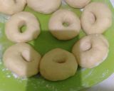 Foto langkah ke 6 dari resep Donat Kampung menul takaran sendok tanpa susu.