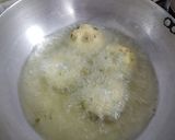 A picture of step 4 of Samak rice medu vada with jhol aloo.