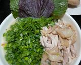 Hình bước làm 4 của món Cháo gà hành lá tía tô gừng giải cảm