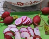 Foto del paso 3 de la receta: Ensalada de rabanitos con radicheta