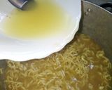 A picture of step 2 of Pineapple Scrabbled Eggs Indomie.