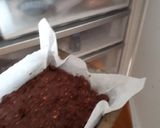 A picture of step 4 of Raw caramel slice.