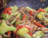 A picture of step 3 of Stir-Fry Beef with Broccoli in Oyster Sauce.