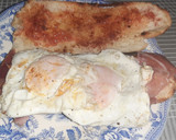 Foto del paso 4 de la receta: Bocata de pan tostado con jamón serrano y huevo, exquisito!