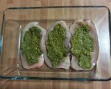 Foto del paso 3 de la receta Pollo al pesto horneado