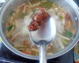 รูปขั้นตอนการทำที่ 6 ของ ต้มยำโครงไก่ใส่เห็ด
