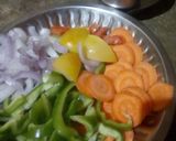 ক্যাপ্সিকাম হাক্কা নুডুলস (capsicum hakka noodles recipe in Bengali) রেসিপি ধাপ - 3 ছবি