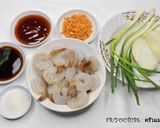 รูปขั้นตอนการทำที่ 1 ของ กุ้งผัดน้ำมันหอย