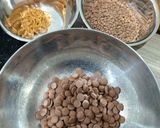 Foto langkah ke 1 dari resep Rice Crispy Brownies.
