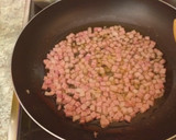 Foto del paso 2 de la receta: Macarrones de colores a la carbonara con Frankfurt y bacon
