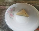 صورة لخطوة 5 من وصفة سمبوسة بالجبنه البيضاء والزعتر😋😋
