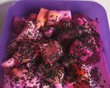 Foto langkah ke 6 dari resep Salad buah naga toping keju.
