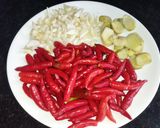 लाल मिर्च टमाटर लहसुन की चटनी रेसिपी चरण 1 फोटो