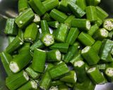A picture of step 1 of Dahi Bhindi.