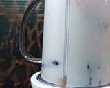A picture of step 3 of Banana milkshake.
