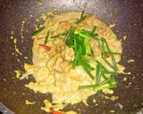 รูปขั้นตอนการทำที่ 5 ของ ไก่กรอบผัดผงกะหรี่