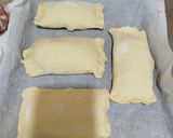 Foto langkah ke 8 dari resep Salmon Puff Pastry with Mushroom Sauce.