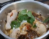 A picture of step 5 of Bhopali Red Rice Chicken Biryani.