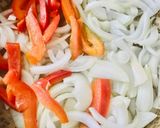 Foto del paso 1 de la receta: EMPANADA DE BERENJENAS Y POLLO 🍆🥧🍗 (rápida de preparar y exquisita al paladar 👏😋😋😉)