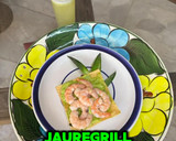 Foto del paso 5 de la receta: Tostadas crujientes con guacamole y camarón fresco, ¡un snack irresistible!