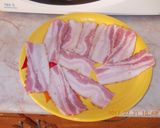 Sajtos-tojásos-baconös tésztakoszorú recept fázis 7 fotója