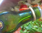 Hình bước làm 1 của món Salad trộn dầu olive và giấm
