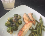 Foto del paso 8 de la receta: Pollo a la plancha con coles de Bruselas con champiñones y ejotes al ajo
