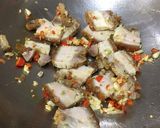 รูปขั้นตอนการทำที่ 4 ของ หมูกรอบเต้าหู้ไข่ผัดพริกเกลือ