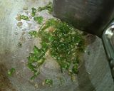 Foto langkah ke 4 dari resep Nasi Telur Ceplok Dengan Scallion Oil.