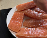 Foto del paso 1 de la receta: Salmón con soja, miel y limón
