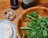 Foto del paso 1 de la receta: Ensalada de berros con queso Camembert y almendras caramelizadas