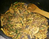 รูปขั้นตอนการทำที่ 4 ของ คั่วกลิ้งไก่ฉีก