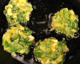Foto del paso 1 de la receta: Tortitas de lechuga y queso