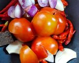 Foto langkah ke 1 dari resep Sambal Tomat Terasi ala Dara.