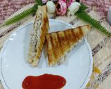 A picture of step 3 of Chicken grilled cheese sandwiches.